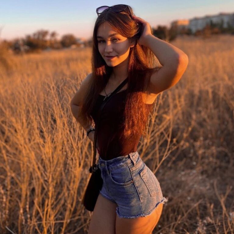 As a single girl looking to meet someone special, I’m open to exploring casual dating in Los Angeles or even dating in New York….