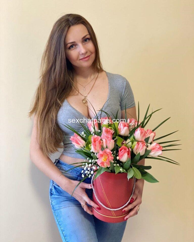 I’m here to meet you and make a genuine connection! As a simple girl who believes in the beauty of meeting new people, I’m all a…